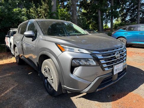 Certified 2024 Nissan Rogue SV FWD image 3