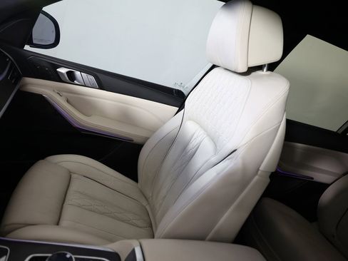 Used 2022 BMW X7 xDrive40i w/ M Sport Package image 42