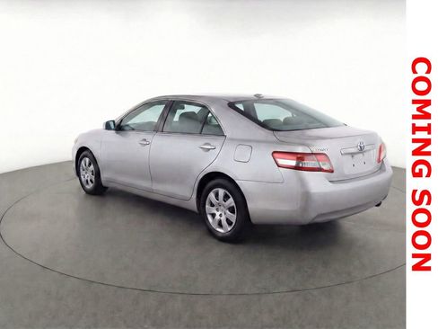Used 2010 Toyota Camry LE image 4