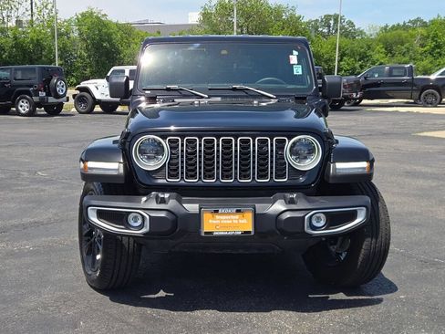 Certified 2025 Jeep Wrangler Unlimited Sahara AWD/4WD image 4