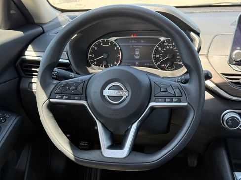 Used 2024 Nissan Altima 2.5 SV FWD image 12