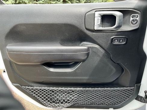 Used 2019 Jeep Wrangler Sport AWD/4WD image 6