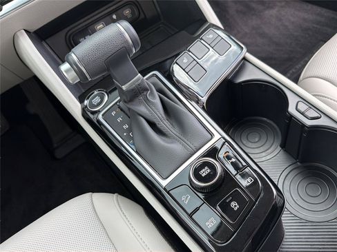 Used 2025 Kia Sportage EX FWD image 16