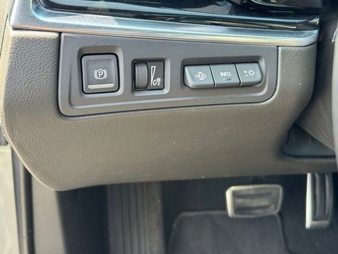Used 2023 Cadillac XT6 Sport w/ Technology Package AWD/4WD image 29