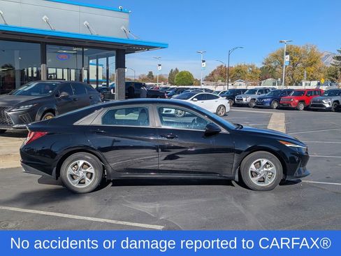 Used 2023 Hyundai Elantra SE image 2