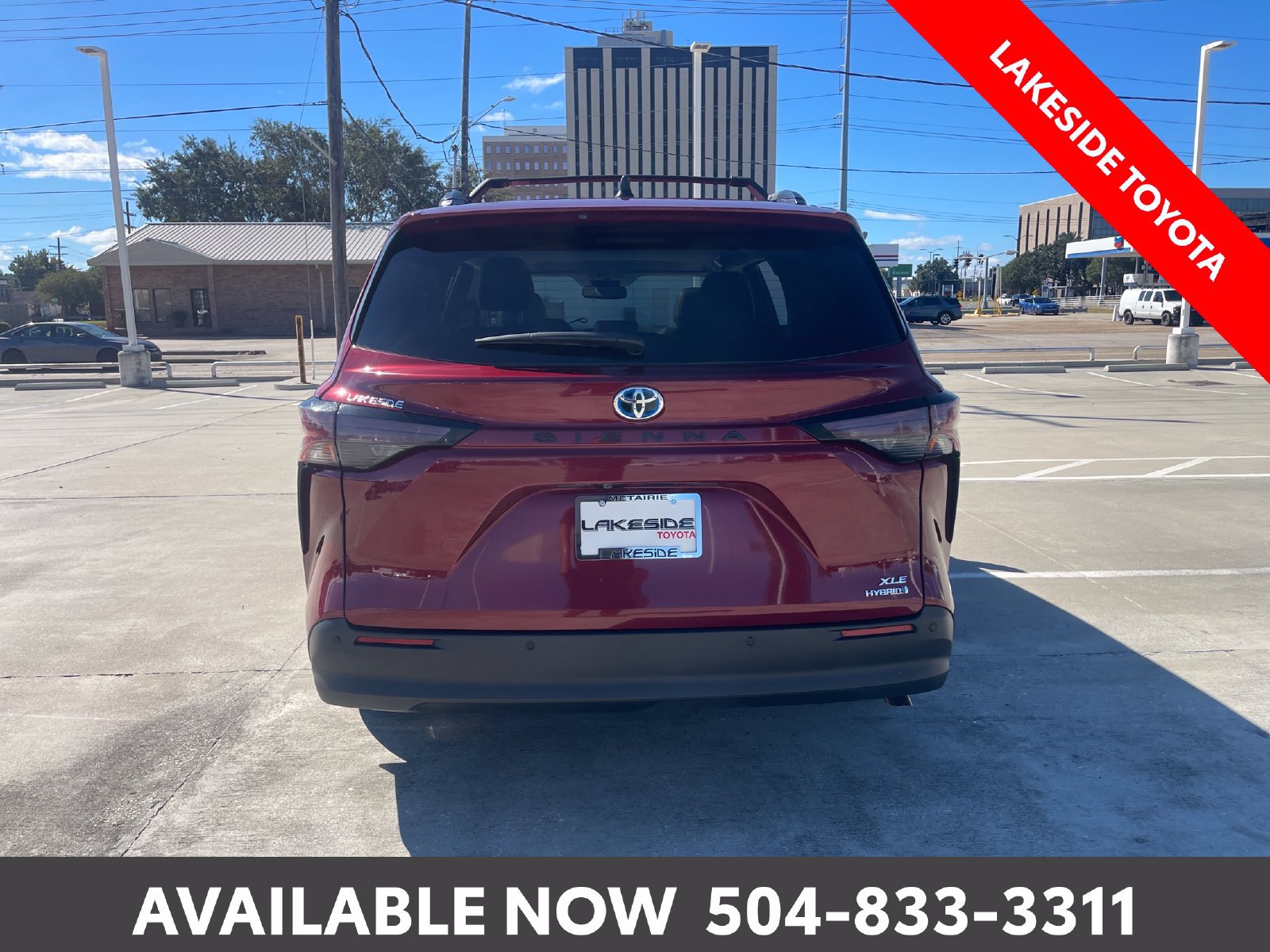 Used 2023 Toyota Sienna XLE FWD image 4