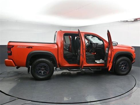 Used 2025 Nissan Frontier PRO-4X image 39