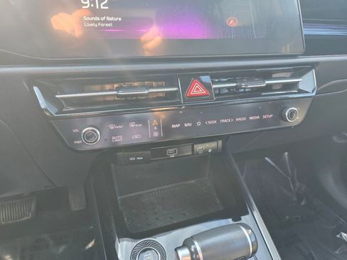 Used 2025 Kia Niro EX FWD image 23