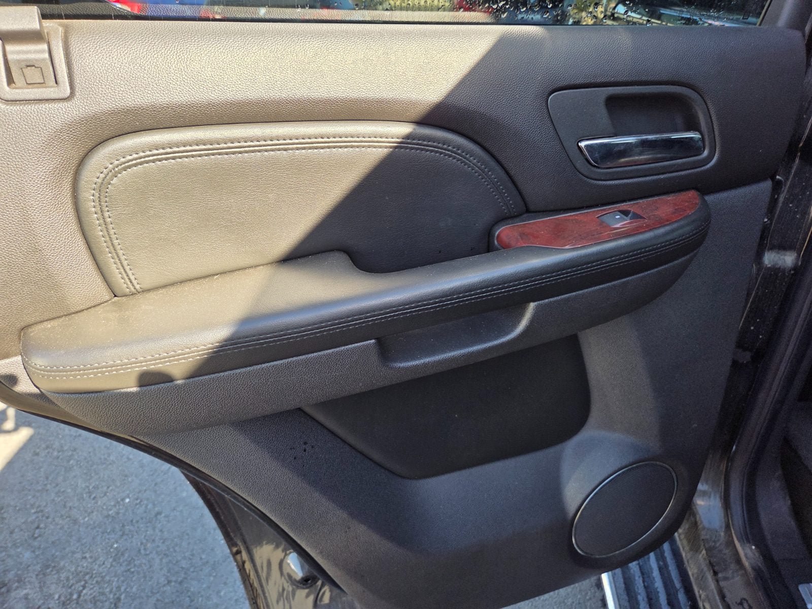 Used 2007 Cadillac Escalade AWD w/ Information Package image 9
