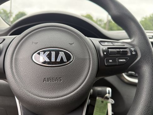 Used 2016 Kia Sorento L FWD image 8