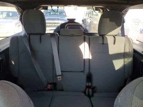 Used 2025 Jeep Wrangler Sahara image 13