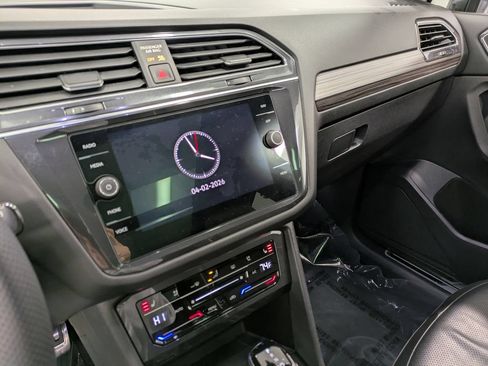 Used 2022 Volkswagen Tiguan SEL R-Line AWD/4WD image 12