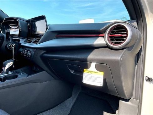 New 2026 Chevrolet Trax RS w/ Sunroof Package FWD image 25
