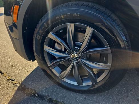 Used 2023 Volkswagen Tiguan SE AWD/4WD image 10