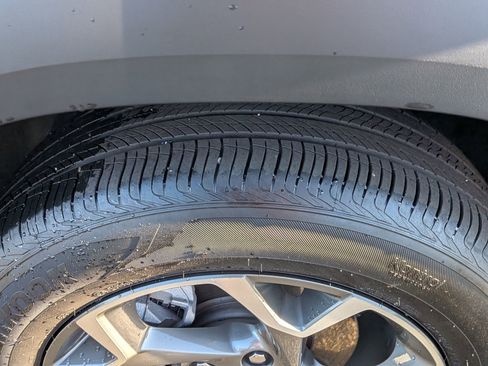 Used 2025 Chevrolet Trax LT w/ LT Convenience Package image 13