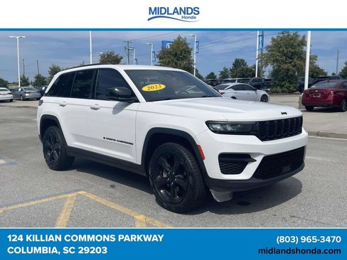 Used 2023 Jeep Grand Cherokee Altitude RWD image 1