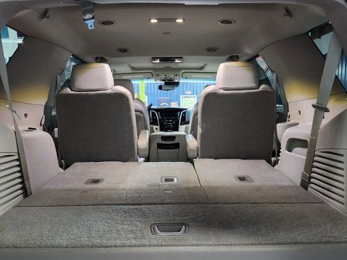 Used 2020 Cadillac Escalade Luxury w/ LPO, Radiant Package image 65