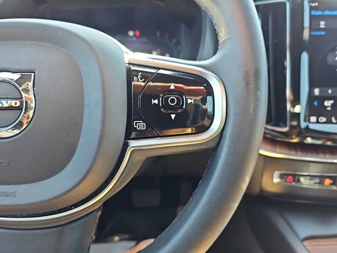 Used 2023 Volvo XC60 B5 Ultimate w/ Protection Package Premier image 19
