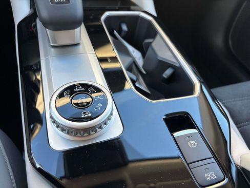 New 2026 Mitsubishi Outlander SE image 11