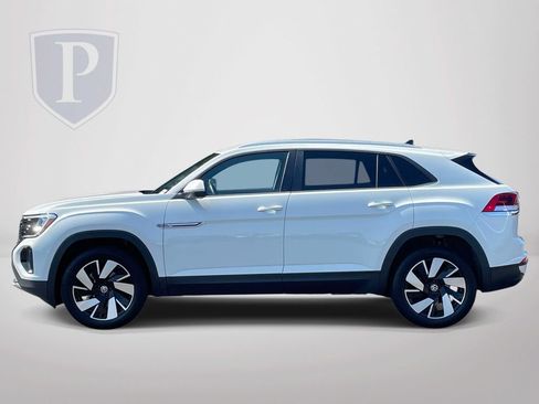 Used 2025 Volkswagen Atlas Cross Sport SE FWD image 5
