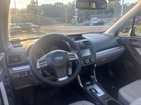 Used 2015 Subaru Forester 2.5i Limited AWD/4WD image 10