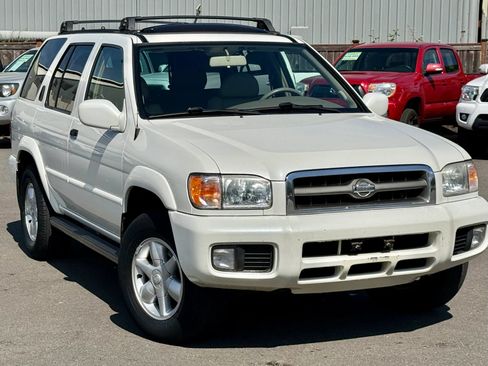 Used 2001 Nissan Pathfinder LE AWD/4WD image 1