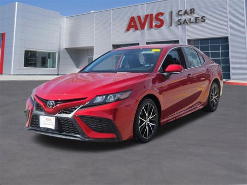 Used 2024 Toyota Camry SE image 1