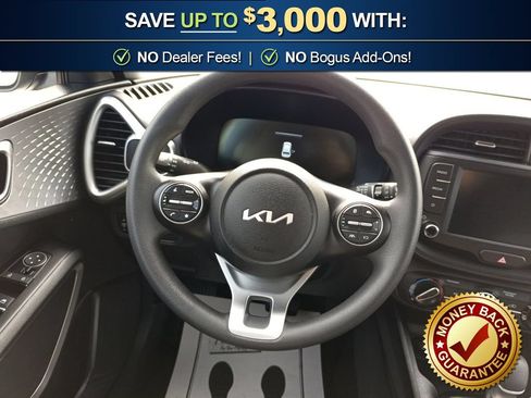 Used 2025 Kia Soul LX w/ LX Technology Package FWD image 18