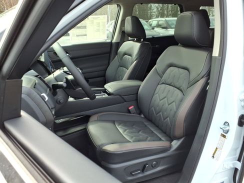 New 2026 Nissan Pathfinder Platinum image 4