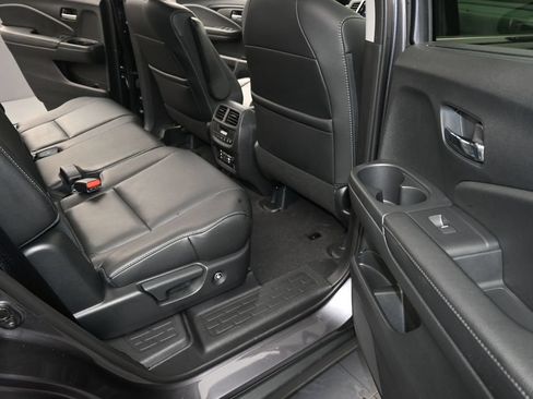 Used 2017 Honda Pilot Touring image 13