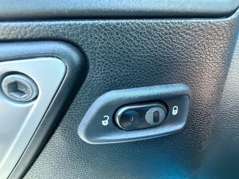 Used 2017 Jeep Wrangler Unlimited Rubicon w/ Connectivity Group AWD/4WD image 25