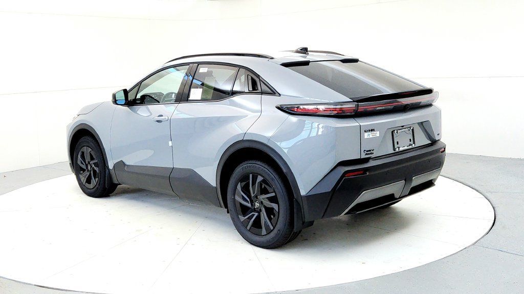 New 2026 Toyota C-HR w/ Cold Weather Package AWD/4WD image 4