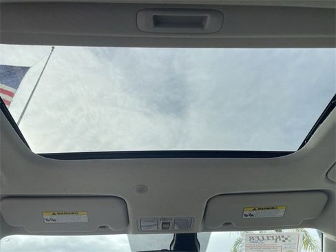 Used 2023 Hyundai Venue SEL image 19