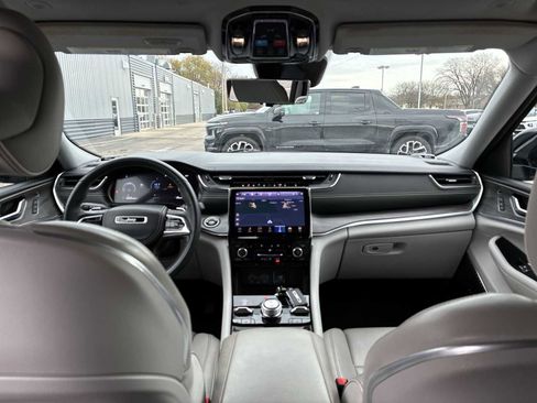 Used 2022 Jeep Grand Cherokee L Overland w/ Advanced Protech Group III image 21