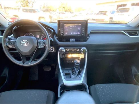 Used 2021 Toyota RAV4 XLE FWD image 15