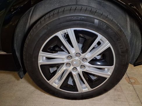 Certified 2024 Cadillac Lyriq Tech RWD image 18