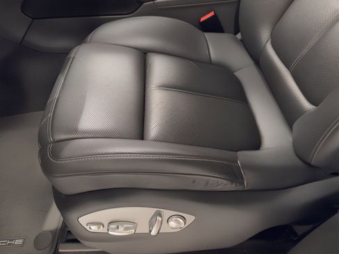 Used 2020 Porsche Macan image 16