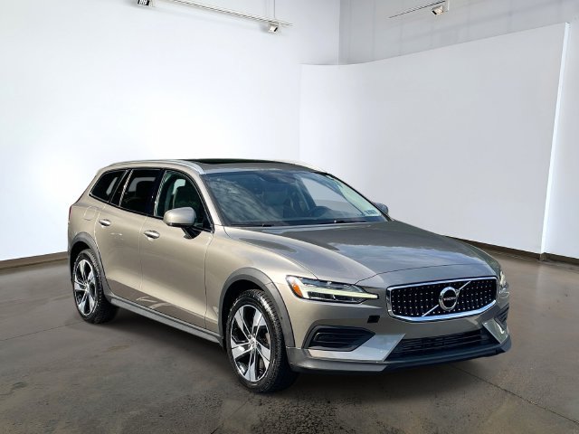 Used 2020 Volvo V60 T5 Cross Country AWD/4WD image 3