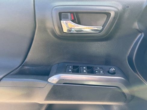 Used 2021 Toyota Tacoma TRD Off-Road image 16