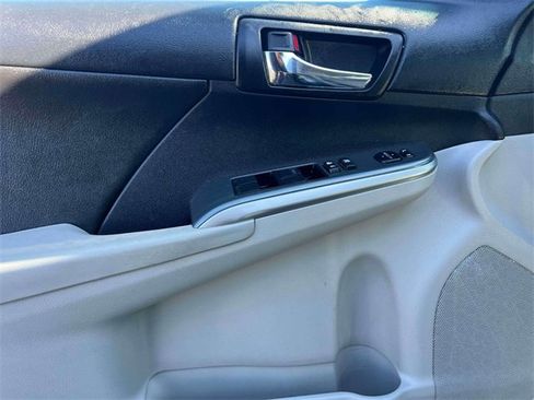 Used 2013 Toyota Camry LE image 19