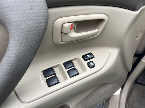 Used 2004 Toyota Land Cruiser image 13