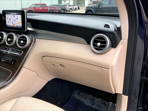 Used 2019 Mercedes-Benz GLC 350e 4MATIC w/ Premium Package image 18