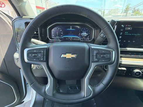 Used 2025 Chevrolet Silverado 1500 LT AWD/4WD image 24