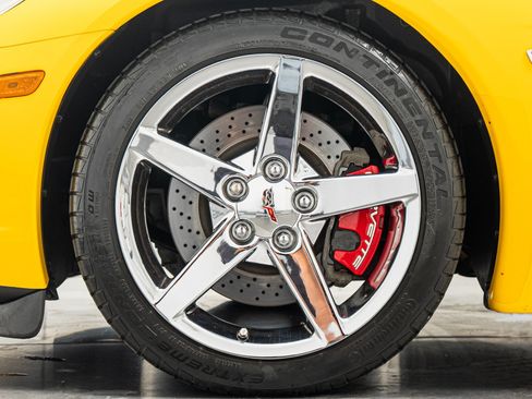 Used 2005 Chevrolet Corvette Coupe w/ Preferred Equipment Group RWD image 10