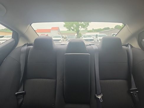 Used 2025 Nissan Altima 2.5 SV FWD image 31
