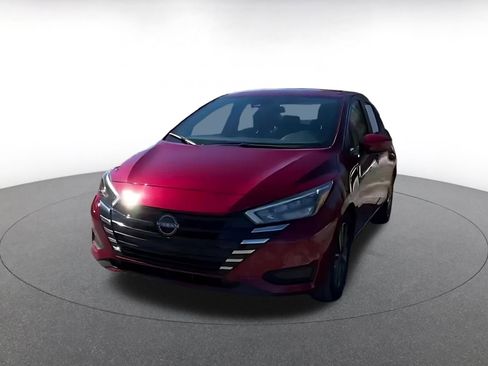 Used 2025 Nissan Versa SV image 4