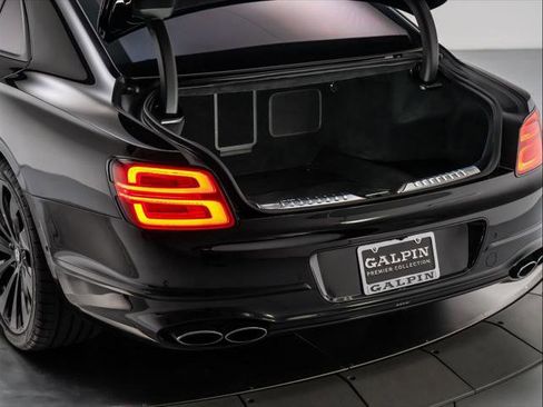 Used 2021 Bentley Flying Spur V8 image 43
