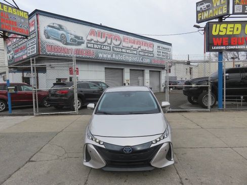 Used 2017 Toyota Prius Prime Advanced image 6