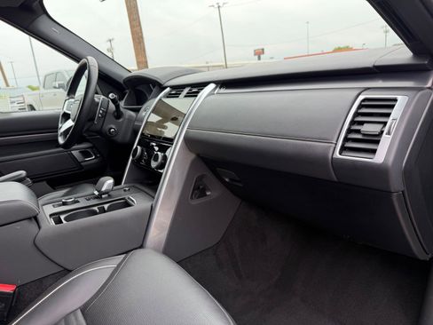 Used 2024 Land Rover Discovery Metropolitan Edition image 18