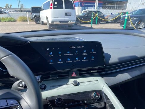 Used 2025 Hyundai Elantra Limited image 21